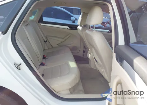 2012 Volkswagen Passat 2.5L Se z USA, uszkodzony, nr VIN 1VWBP7A35CC042329